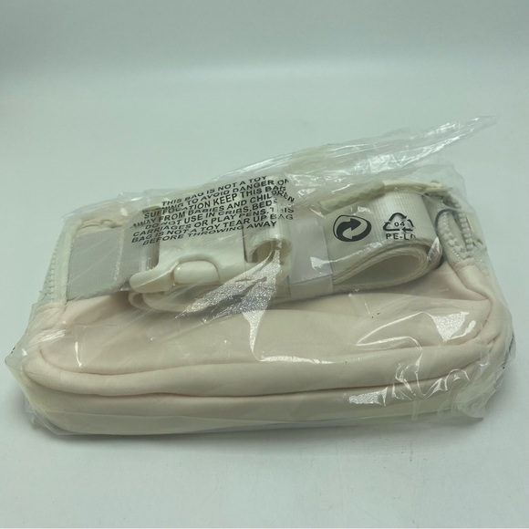 NEW West Bronco Beige Nylon Fanny Pack - Picture 2 of 4